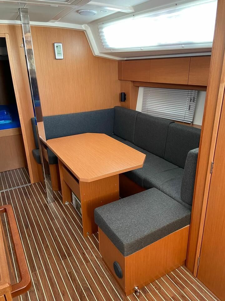 Bavaria C38 | La Vela