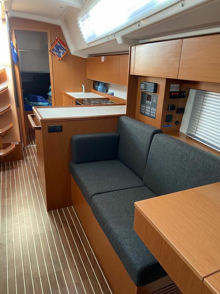Bavaria C38 | La Vela