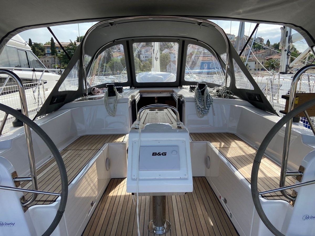 Bavaria C38 | La Vela