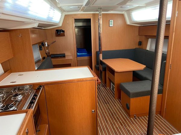 Bavaria C38 | La Vela