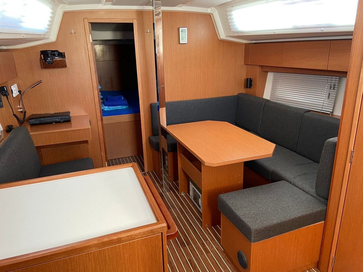 Bavaria C38 | La Vela