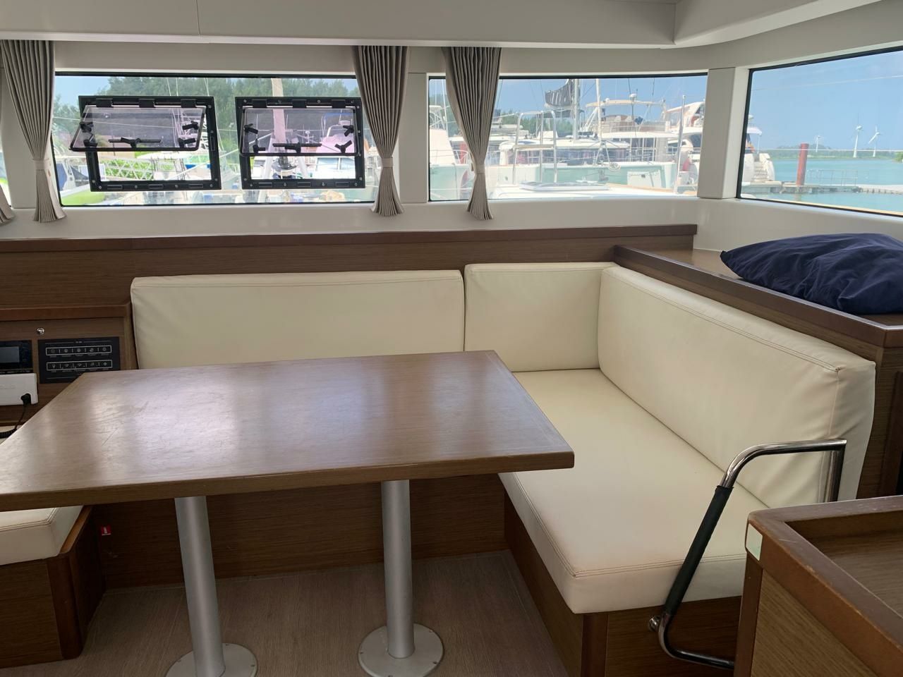 Lagoon 40 | Pina Colada