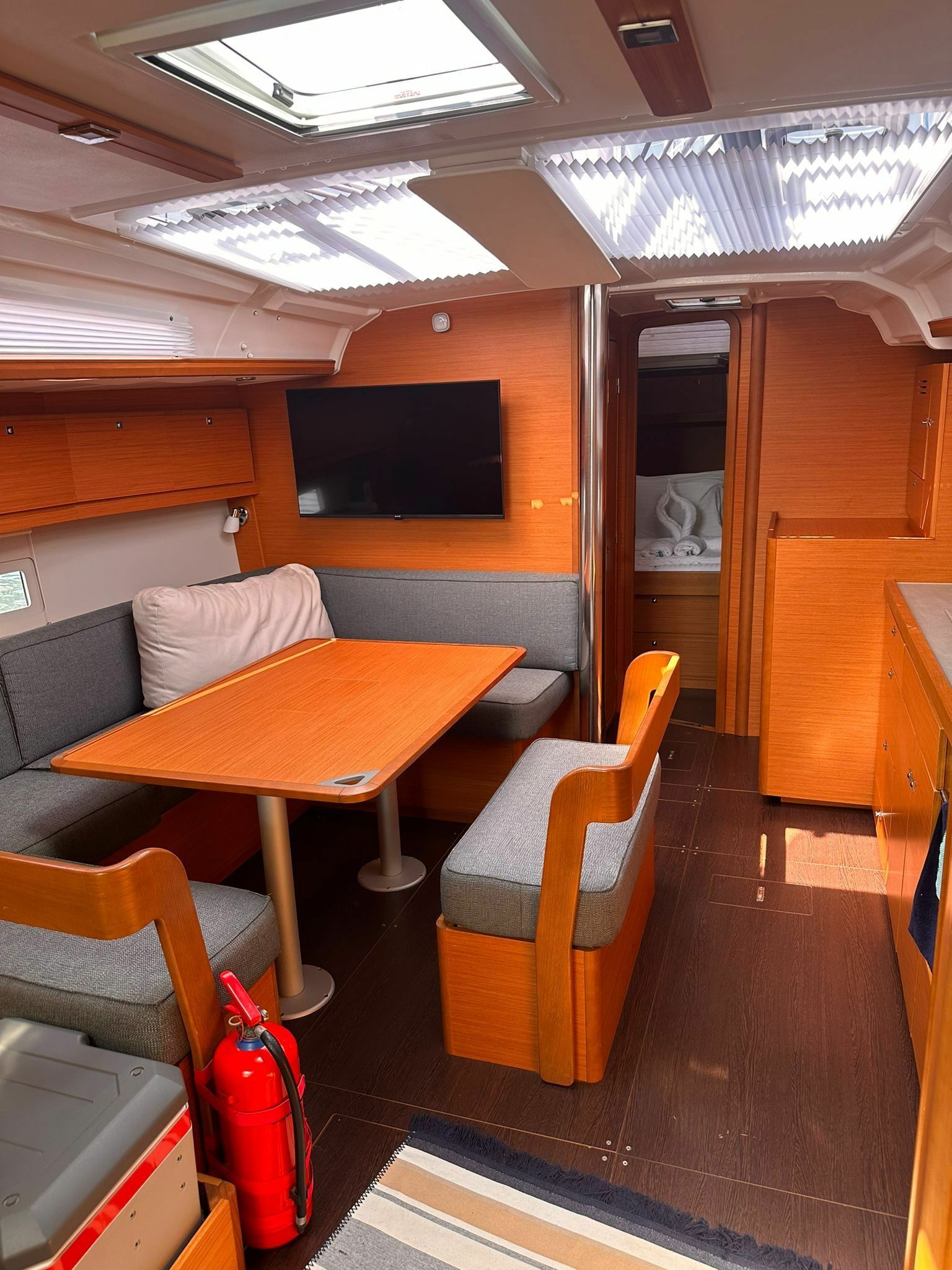 Dufour 430 | Scarlet