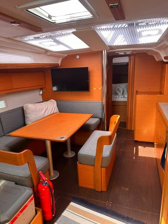 Dufour 430 | Scarlet
