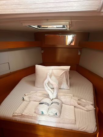 Dufour 430 | Scarlet