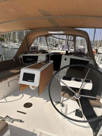 Dufour 430 | Scarlet