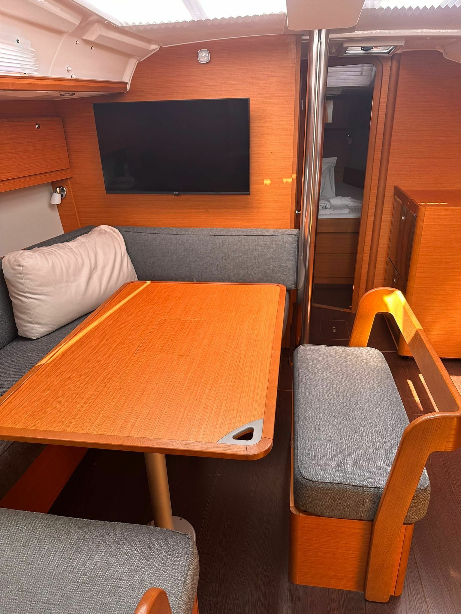 Dufour 430 | Scarlet