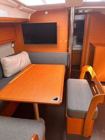 Dufour 430 | Scarlet