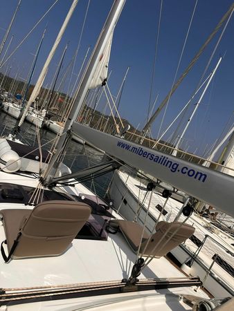 Dufour 430 | Scarlet