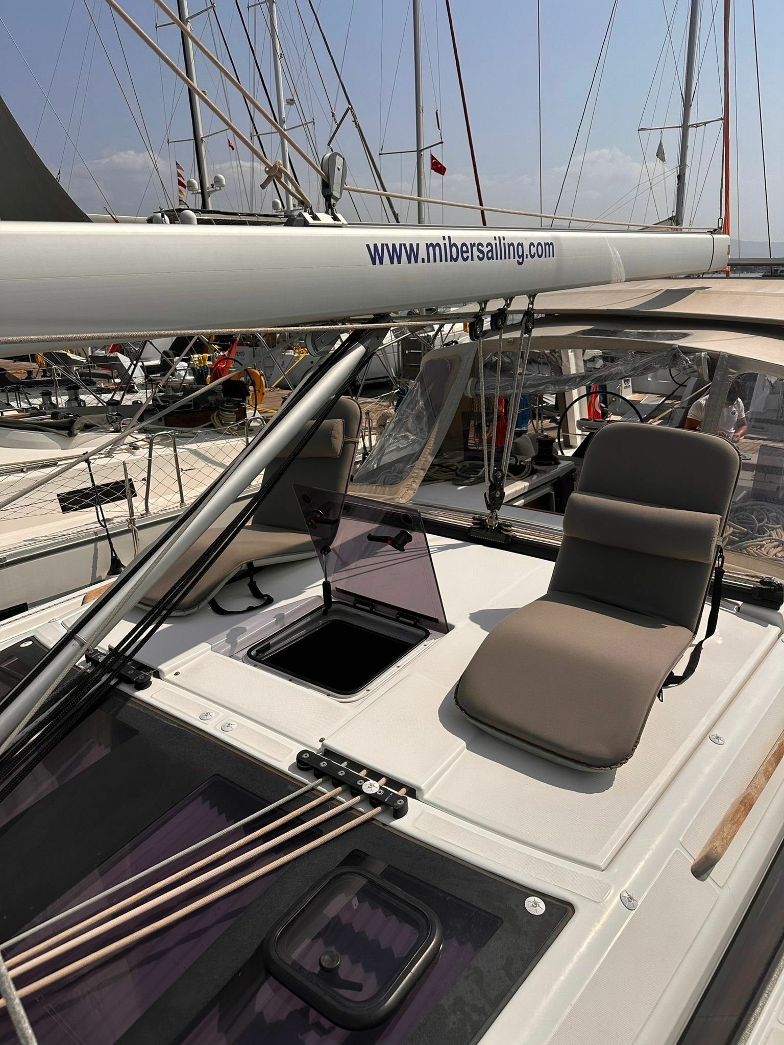 Dufour 430 | Scarlet
