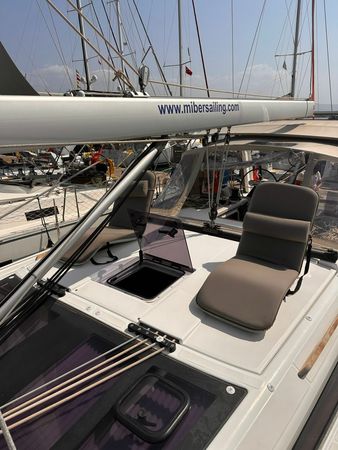 Dufour 430 | Scarlet