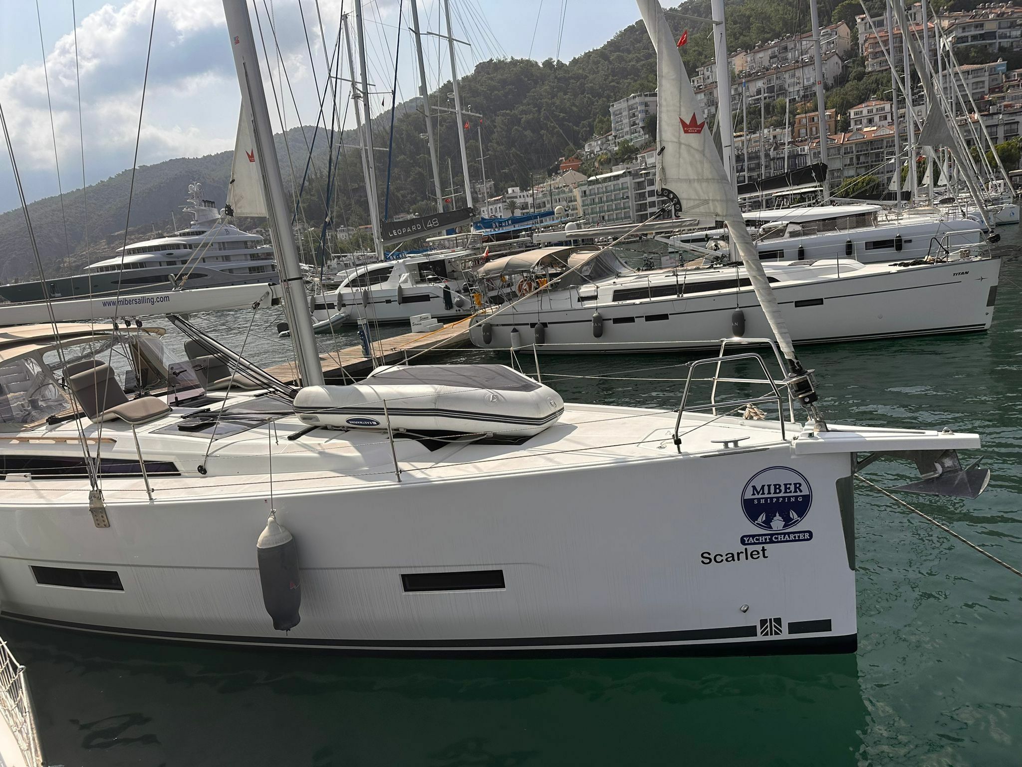 Dufour 430 | Scarlet