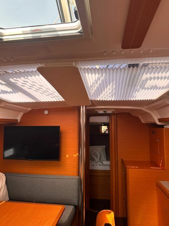 Dufour 430 | Scarlet