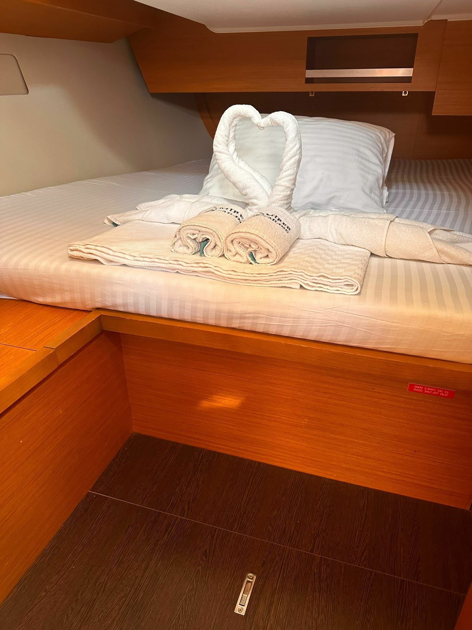 Dufour 430 | Scarlet