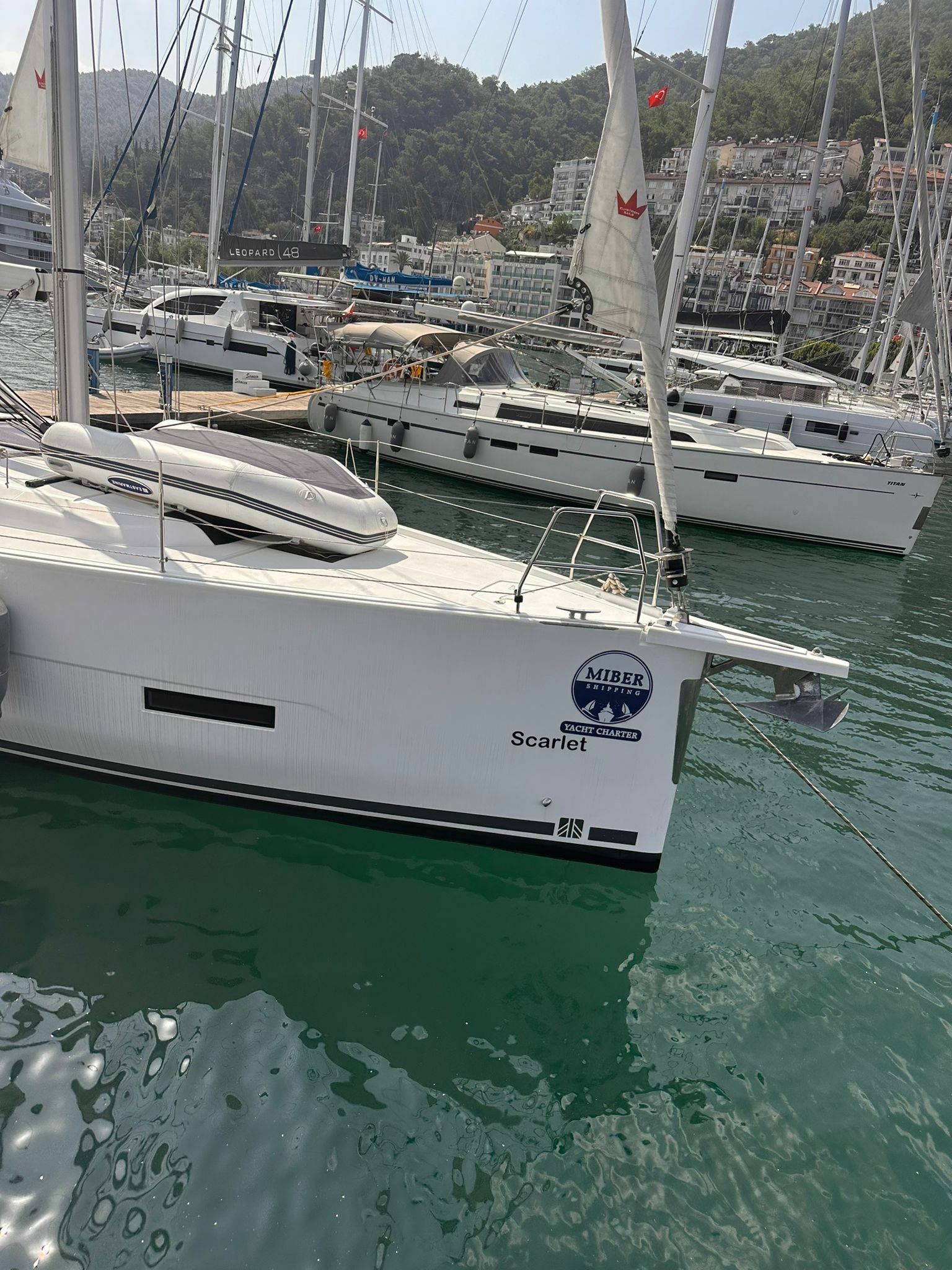 Dufour 430 | Scarlet