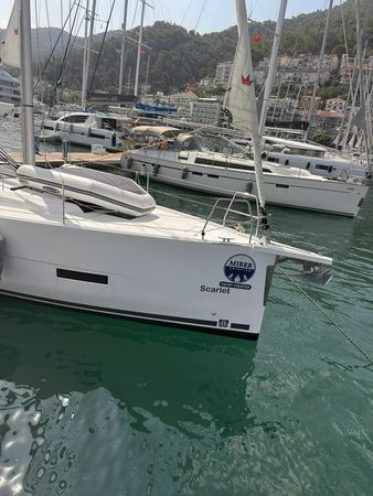Dufour 430 | Scarlet