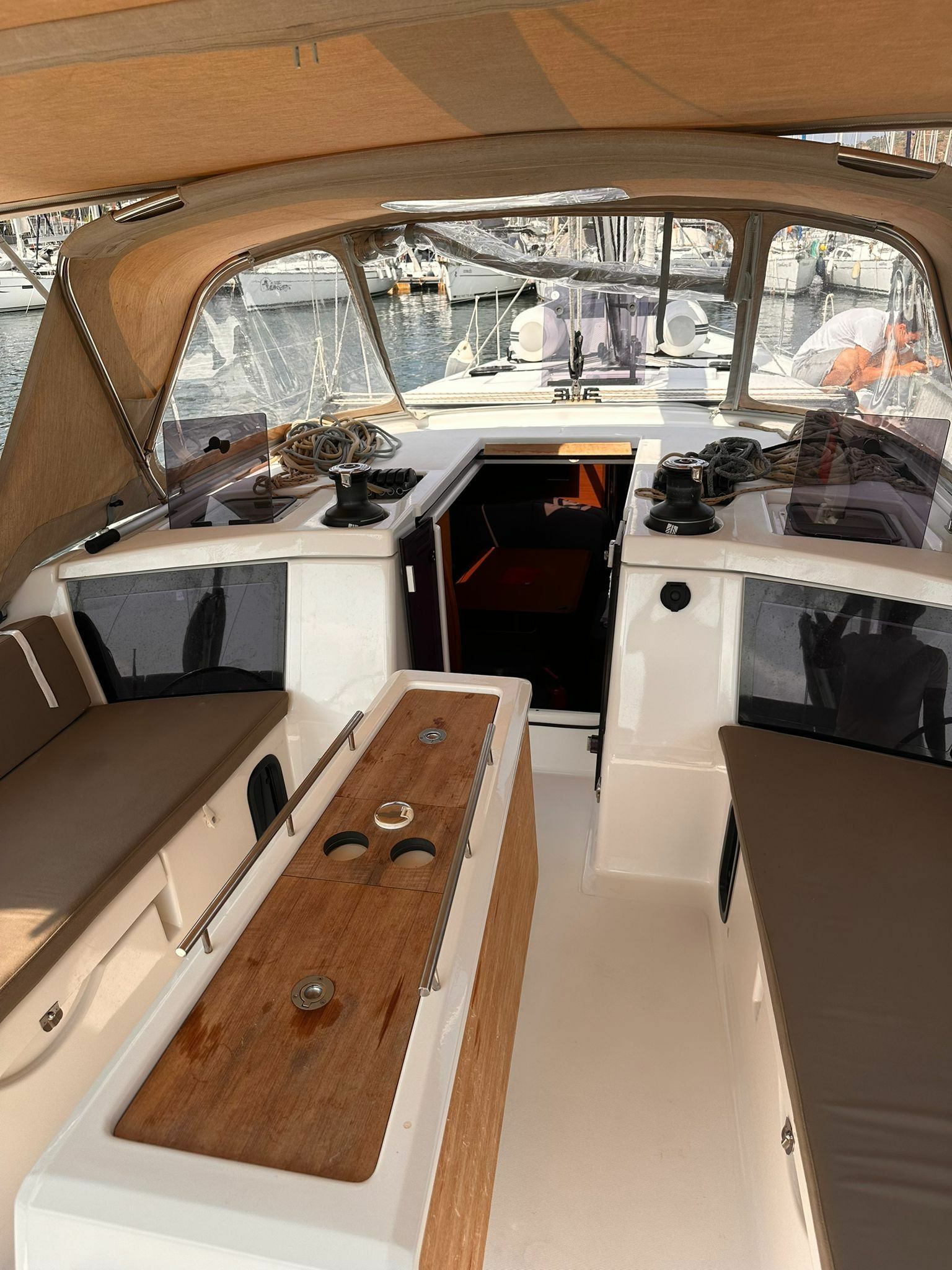 Dufour 430 | Scarlet