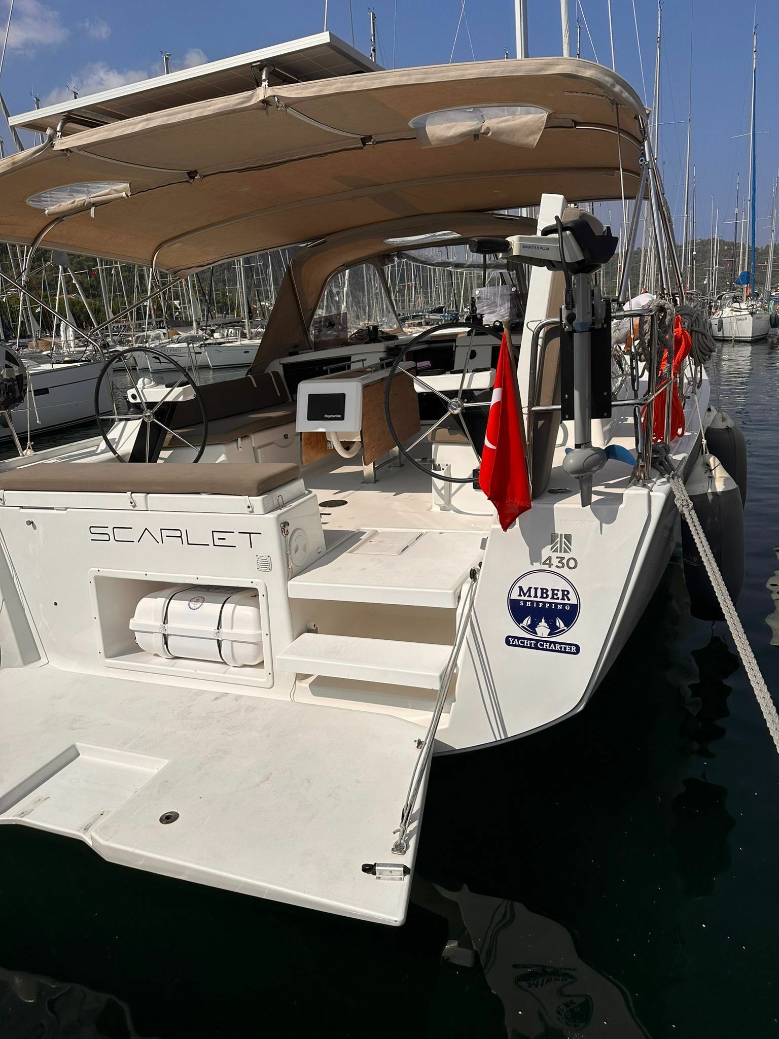 Dufour 430 | Scarlet