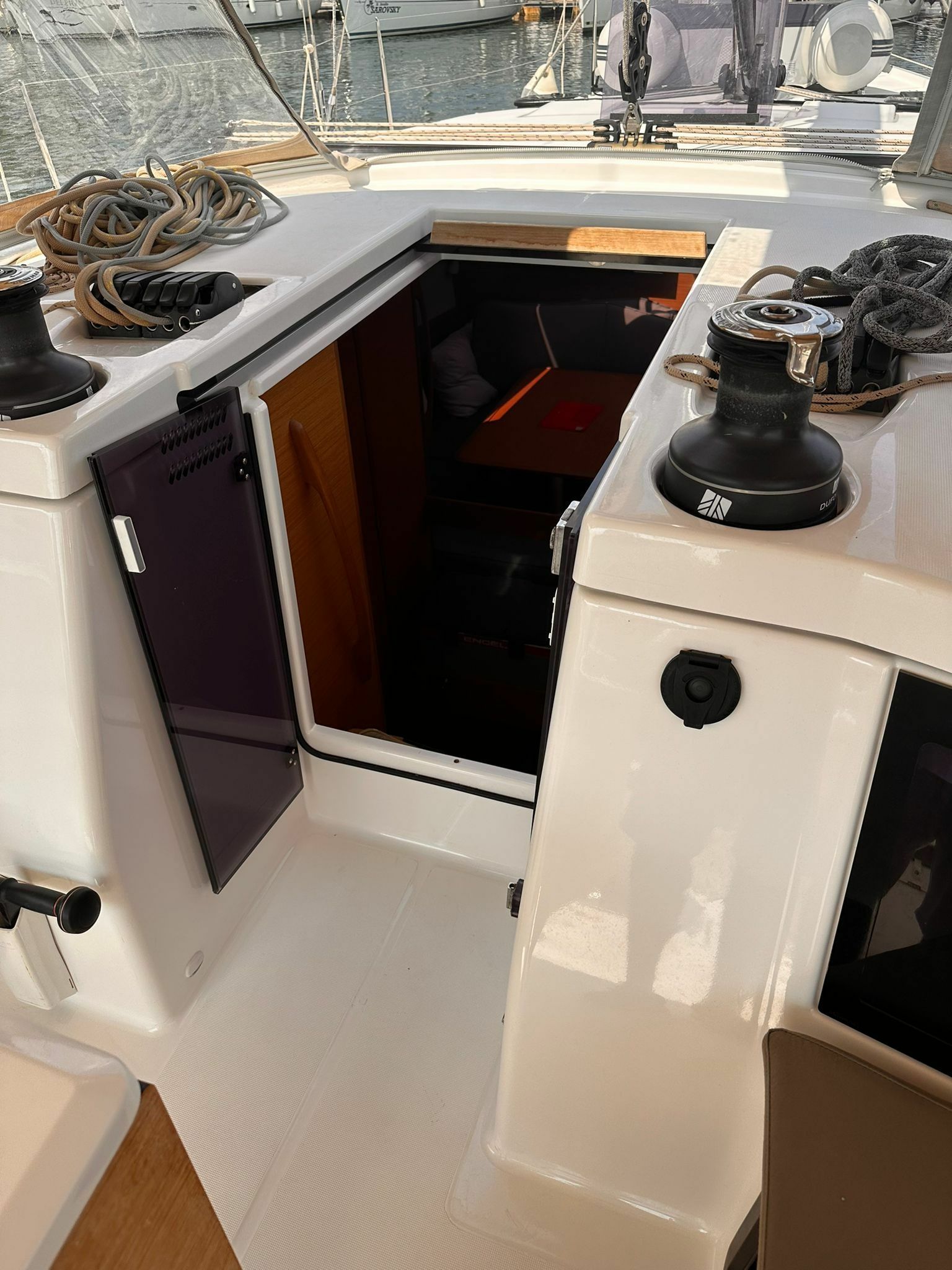Dufour 430 | Scarlet