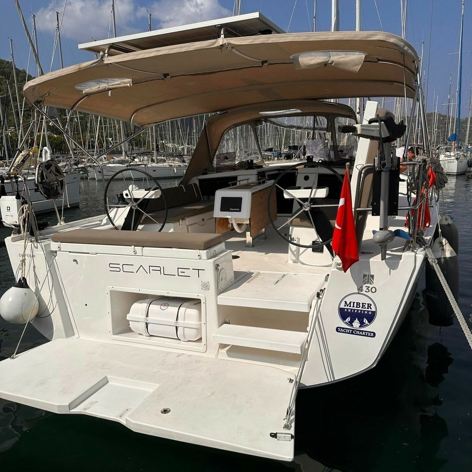 Dufour 430 | Scarlet