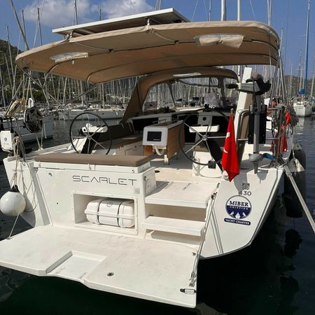 Dufour 430 | Scarlet