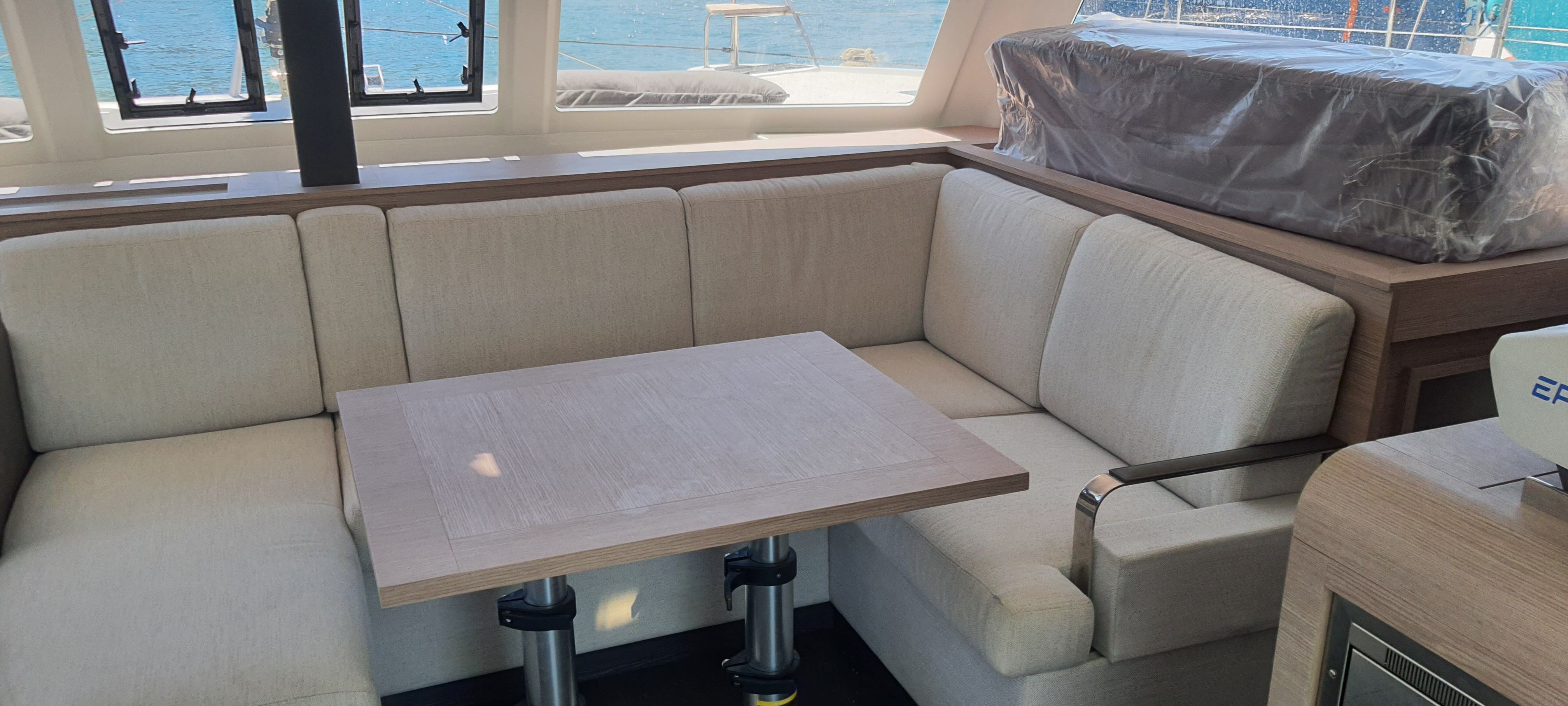 Fountaine Pajot Isla 40 | Ares 10
