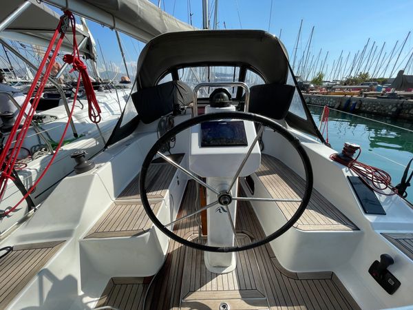 Hanse 325 | Selini