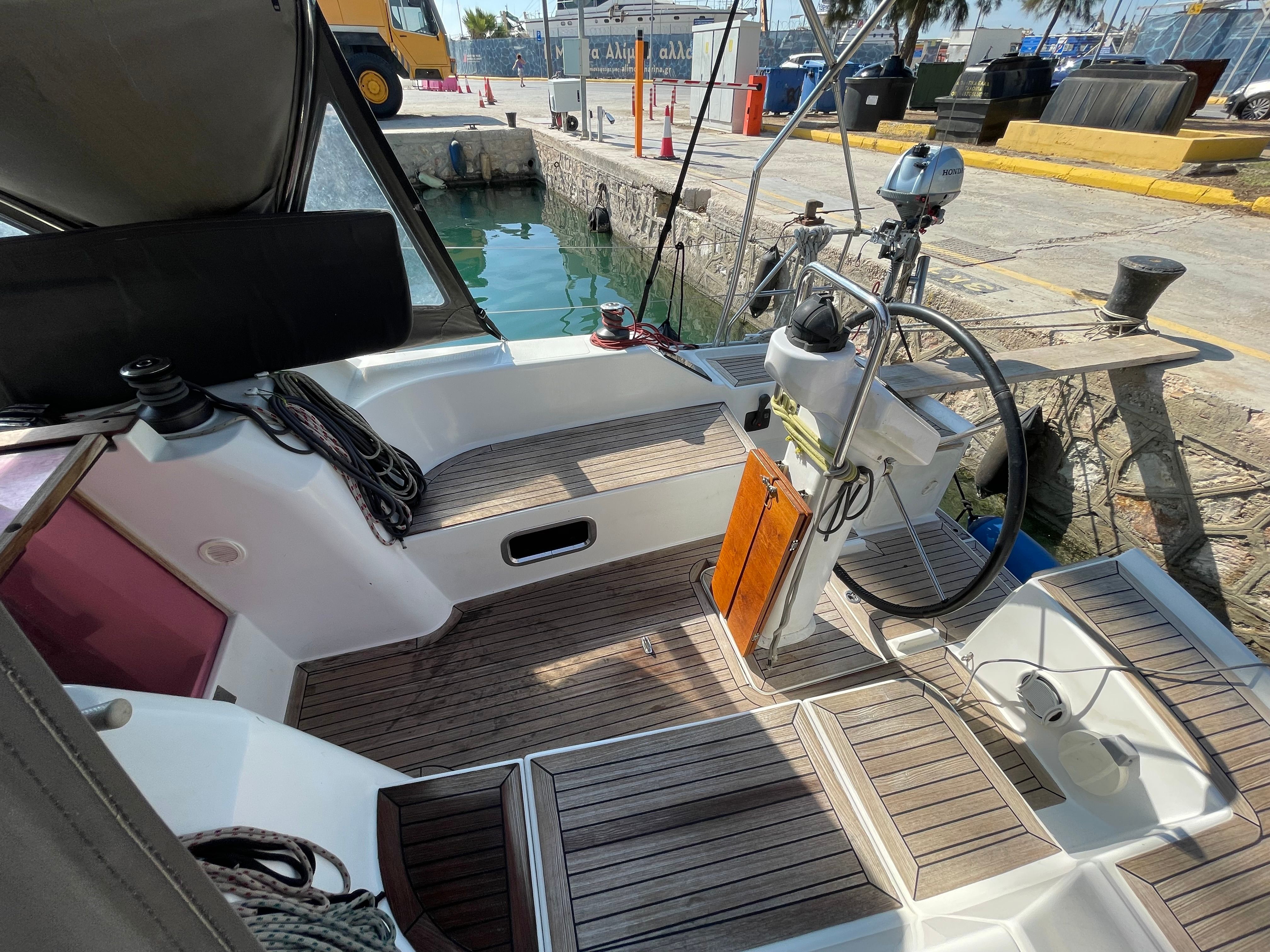 Hanse 325 | Selini