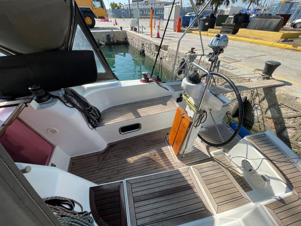 Hanse 325 | Selini