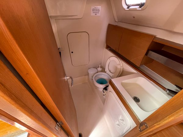 Hanse 325 | Selini