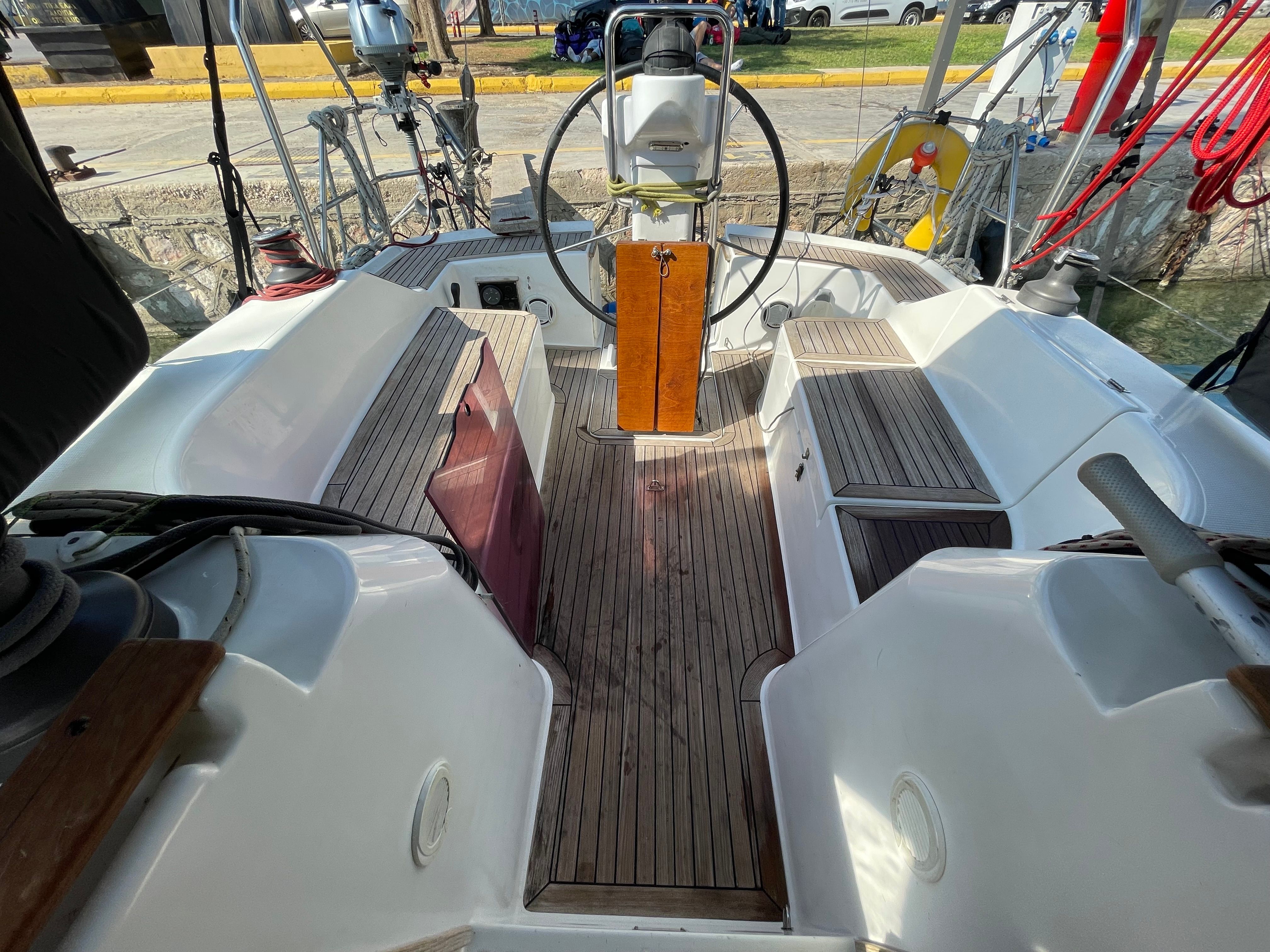 Hanse 325 | Selini