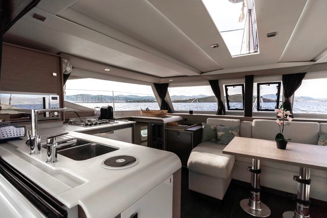 Fountaine Pajot Isla 40 | Carpe Vitam