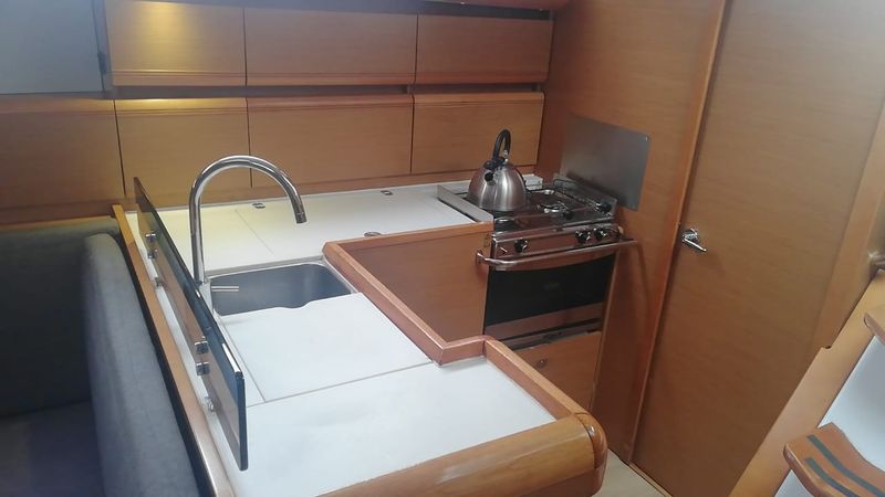 Jeanneau Sun Odyssey 439 | Captain Tzinos