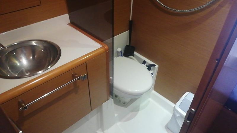 Jeanneau Sun Odyssey 439 | Captain Tzinos