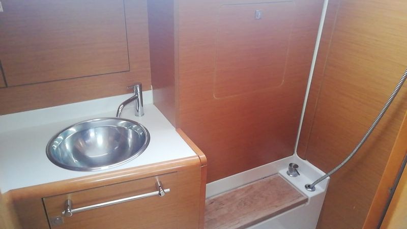 Jeanneau Sun Odyssey 439 | Captain Tzinos