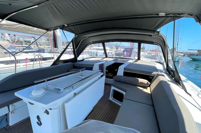 Beneteau Oceanis 51.1 | Black Swan