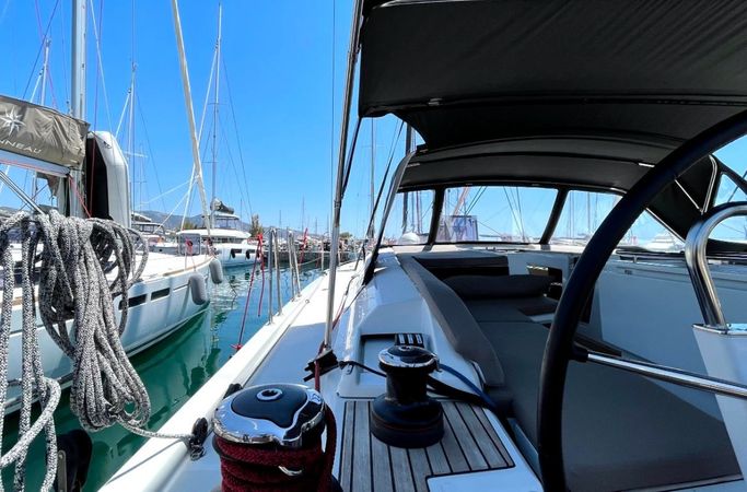 Beneteau Oceanis 51.1 | Black Swan