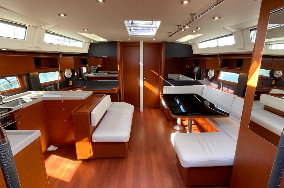 Beneteau Oceanis 51.1 | Black Swan