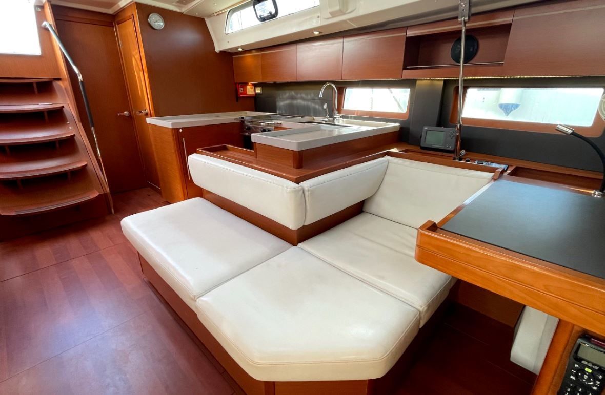 Beneteau Oceanis 51.1 | Black Swan