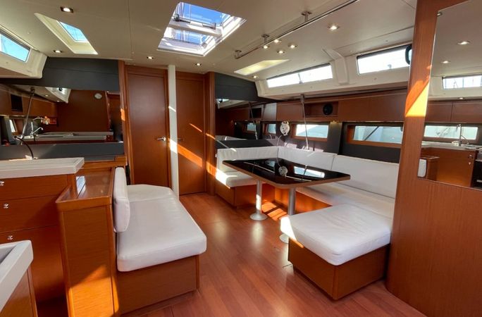 Beneteau Oceanis 51.1 | Black Swan