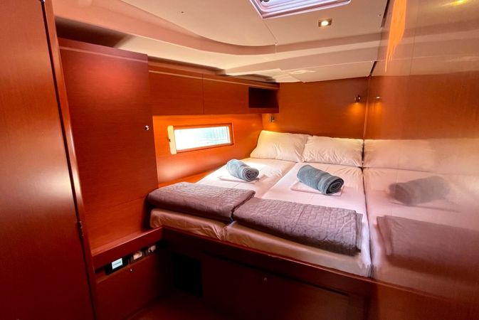 Beneteau Oceanis 51.1 | Black Swan