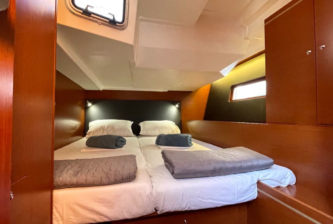 Beneteau Oceanis 51.1 | Black Swan