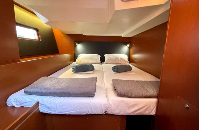 Beneteau Oceanis 51.1 | Black Swan