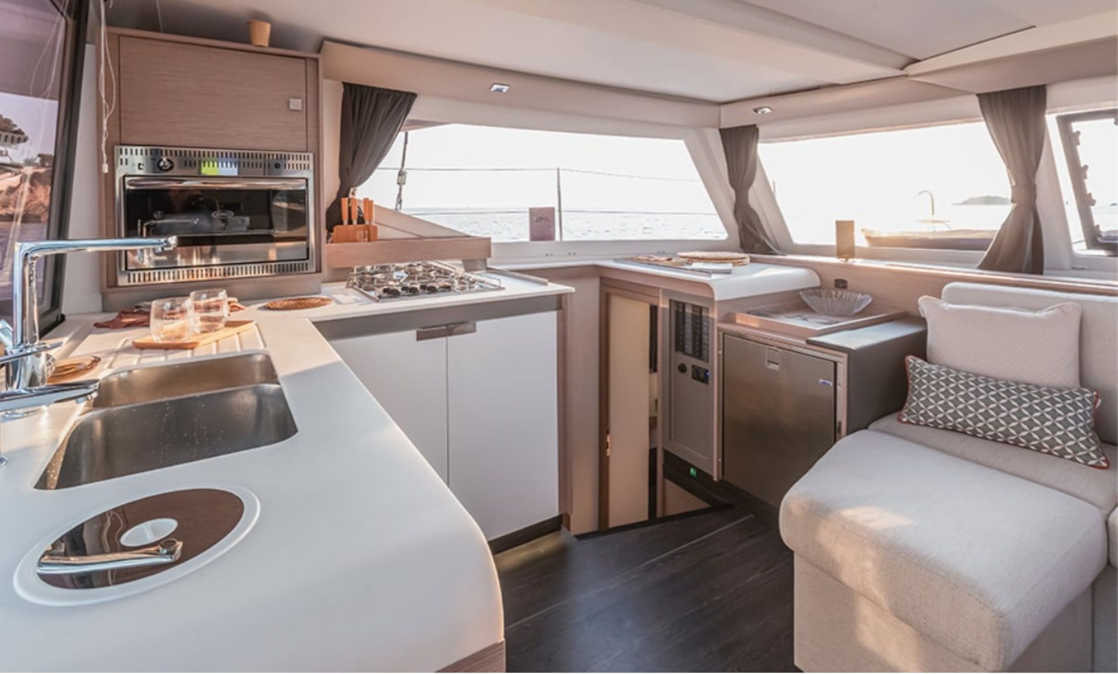 Fountaine Pajot Isla 40 | Dellis Rae