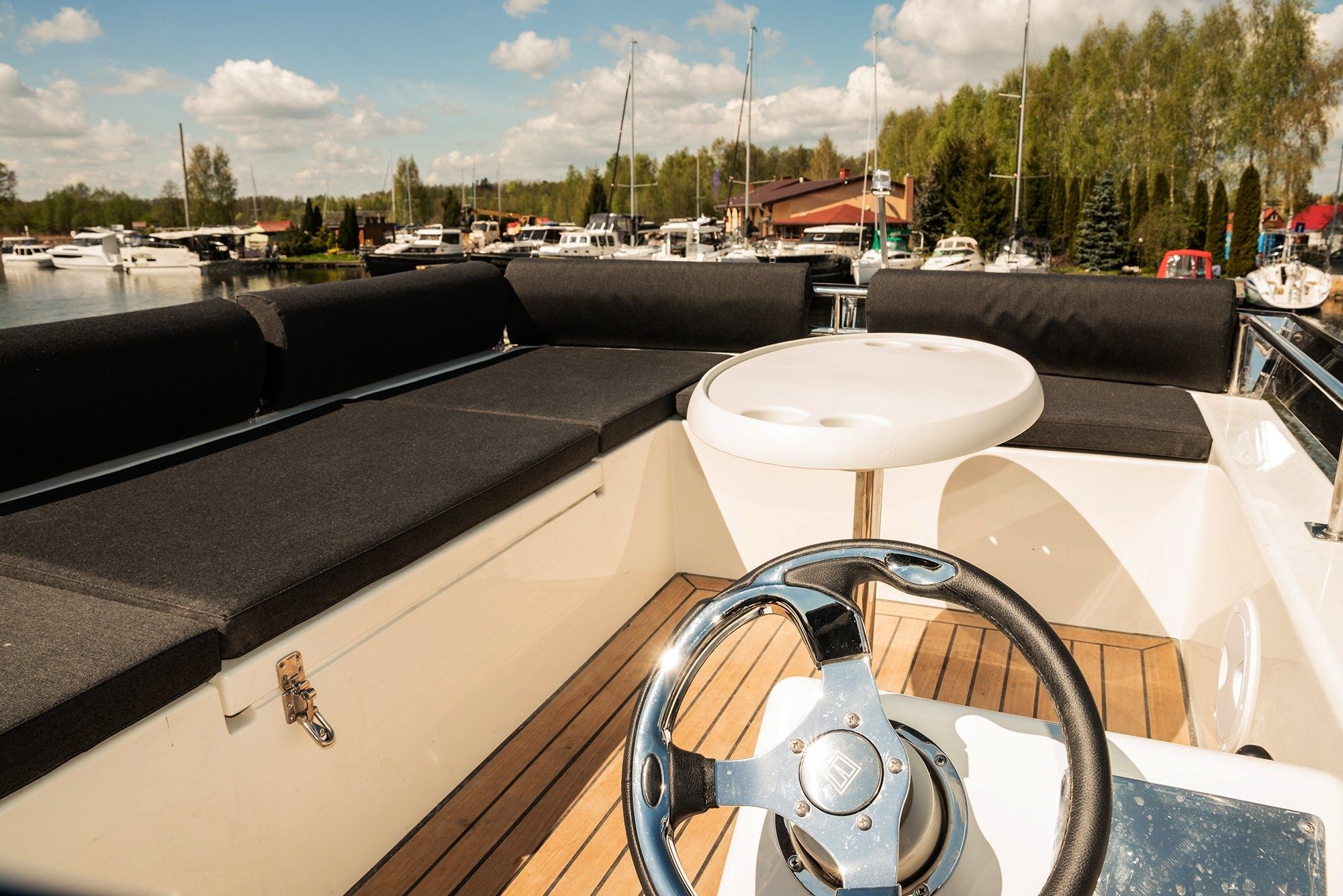 Cobra Yachts 40 | Lentamente