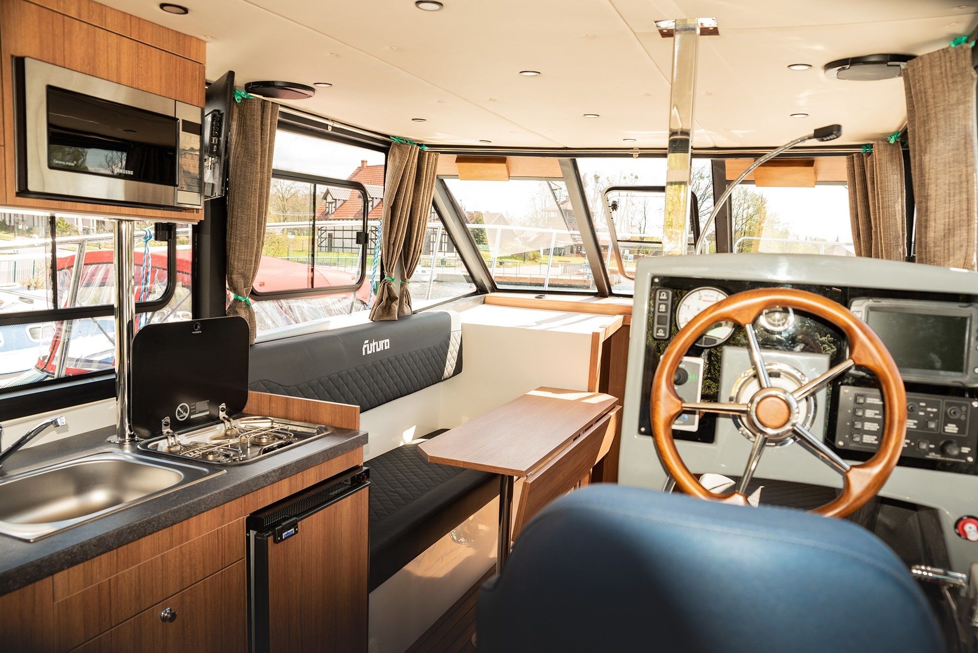 Cobra Yachts 40 | Lentamente