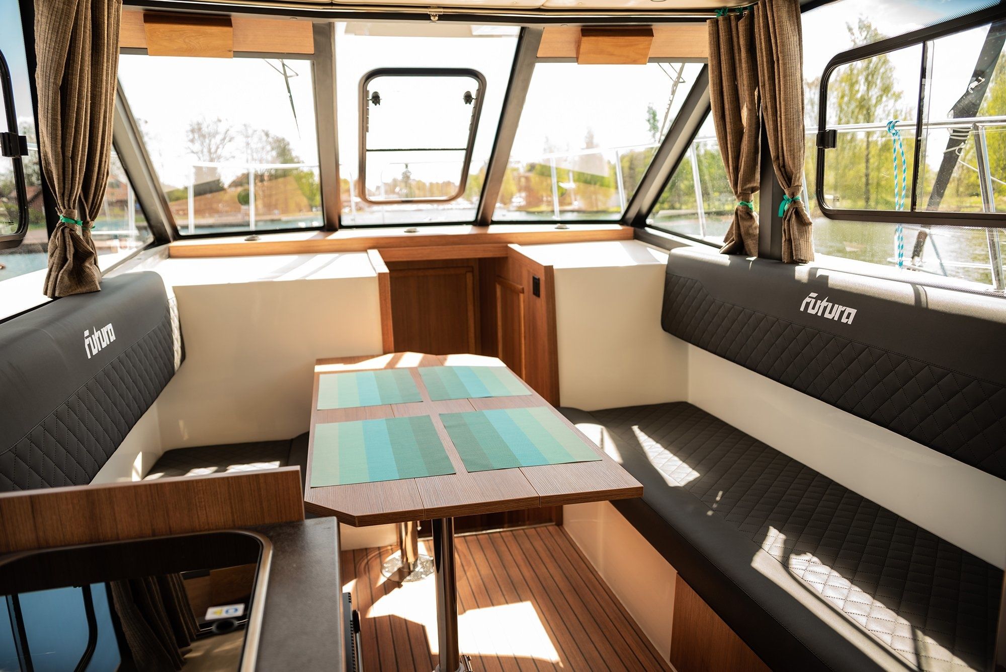 Cobra Yachts 40 | Lentamente
