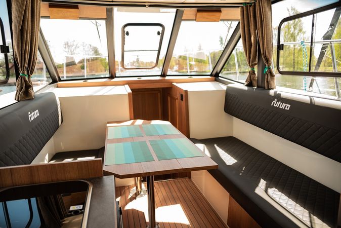 Cobra Yachts 40 | Lentamente