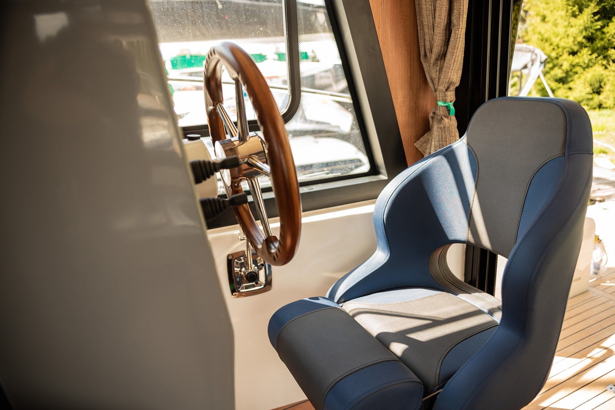 Cobra Yachts 40 | Lentamente