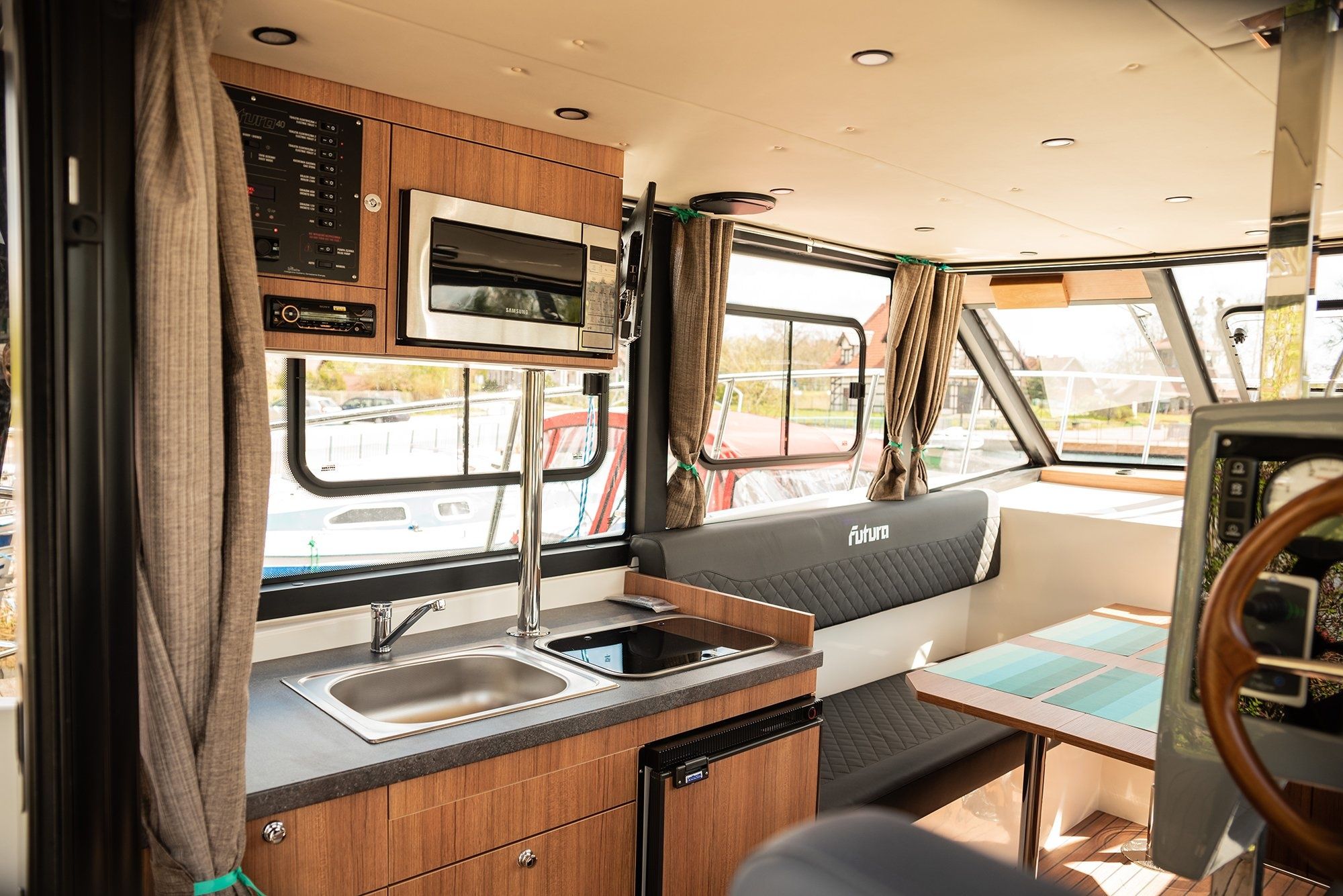 Cobra Yachts 40 | Lentamente